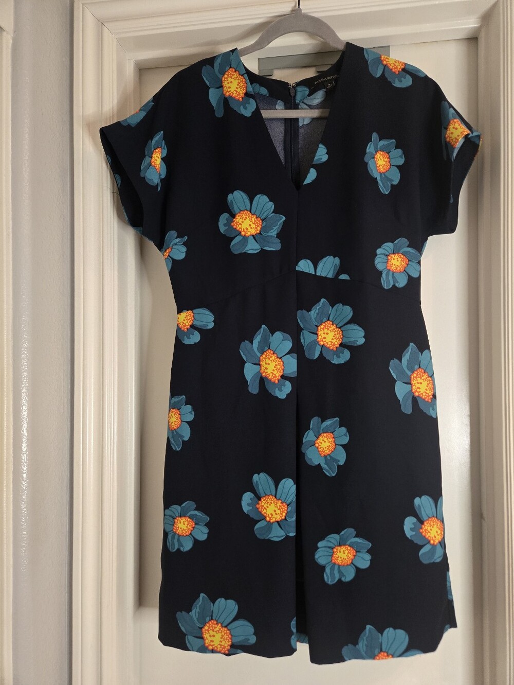 Banana Republic Navy Floral V-Neck Short Sleeve Dress - Blue, Size 8